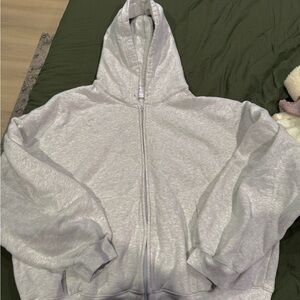 Light Gray Aritzia Zip-Up Hoodie - Classic Full-Zip Sweatshirt